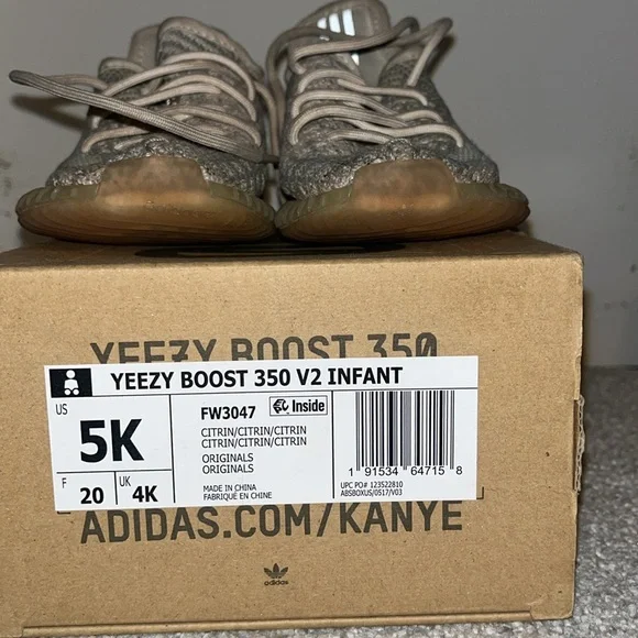 Toddler unisex Yeezy Boost 350, Citrin originals, size 5k - Picture 2 of 4